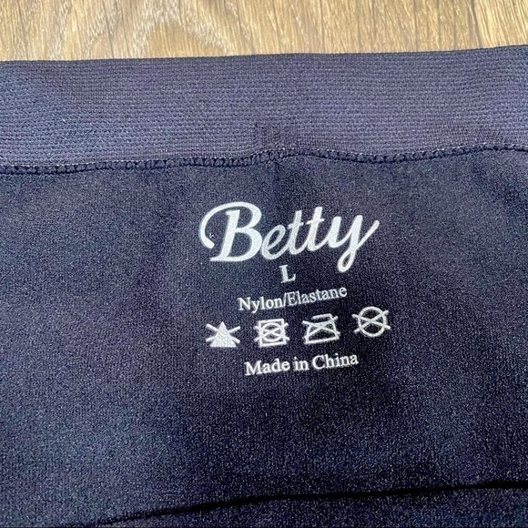 Black Undergarment Skirt - Picture 4 of 4